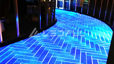 Display a LED da pavimento nel centro commerciale